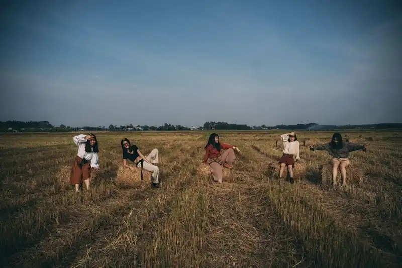 Bộ ảnh kỷ niệm 6 năm tình bạn nơi cánh đồng bình yên 6 Tạp chí Du lịch Wanderlust Tips | Bộ ảnh kỷ niệm 6 năm tình bạn nơi cánh đồng bình yên