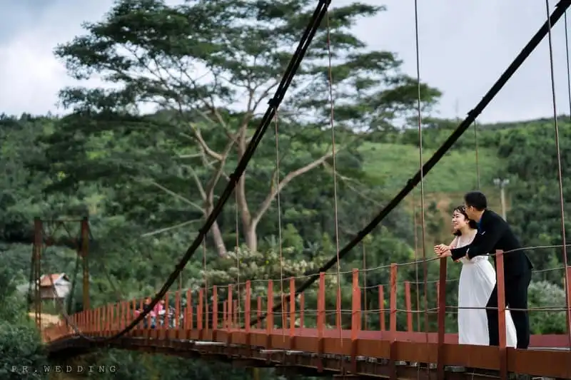 Tạp chí Du lịch Wanderlust Tips | Cặp đôi trở lại "nơi se duyên" để lưu giữ khoảnh khắc tình yêu