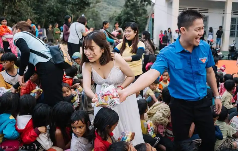 Tạp chí Du lịch Wanderlust Tips | Cặp đôi trở lại "nơi se duyên" để lưu giữ khoảnh khắc tình yêu