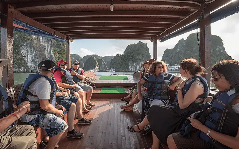 Chỉ trong tháng 11, Việt Nam đã đón hơn 1,3 triệu khách quốc tế 5 Tạp chí du lịch Wanderlust Tips Chỉ trong tháng 11, Việt Nam đã đón hơn 1,3 triệu khách quốc tế