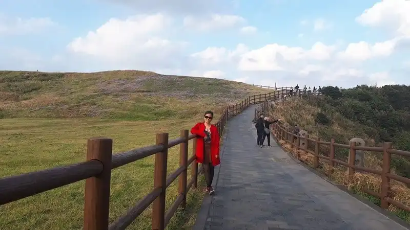 Tạp chí Du lịch Wanderlust Tips | Cô gái chia tay tuổi 25 bằng chuyến du lịch Hàn Quốc 