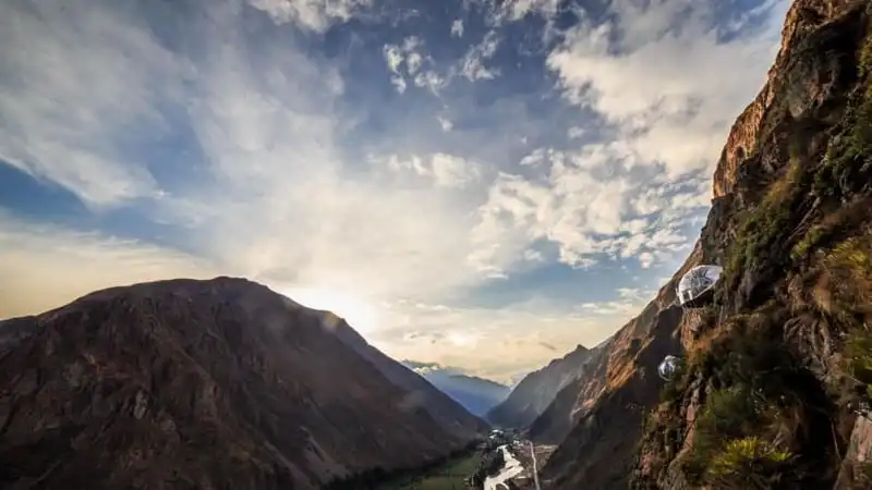 Độc đáo khách sạn treo lơ lửng trên vách núi cao 8 Tạp chí Du lịch Wanderlust Tips | Độc đáo khách sạn treo lơ lửng trên vách núi cao