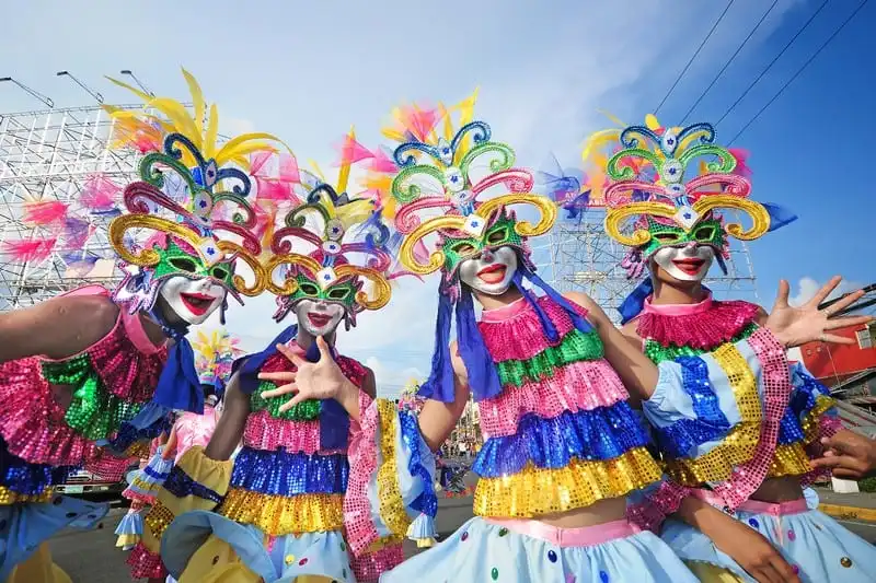 Lễ hội nụ cười rực rỡ sắc màu ở Bacolod, Philippines 6 Tạp chí Du lịch Wanderlust Tips | Độc đáo lễ hội nụ cười rực rỡ sắc màu ở Philippines