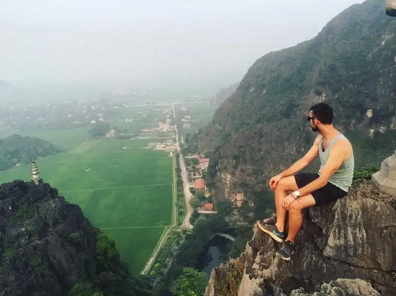 Tạp chí Du lịch Wanderlust Tips | Hang Múa ở Ninh Bình - Nàng thơ quyến rũ 