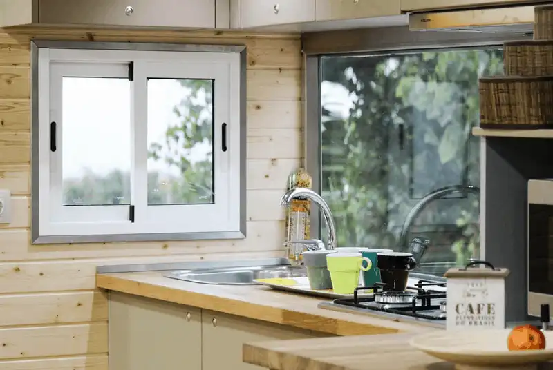 Tạp chí Du lịch Wanderlust Tips Khách sạn xe tải độc đáo dành cho người đam mê lướt sóng