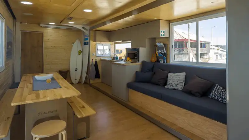 Tạp chí Du lịch Wanderlust Tips Khách sạn xe tải độc đáo dành cho người đam mê lướt sóng