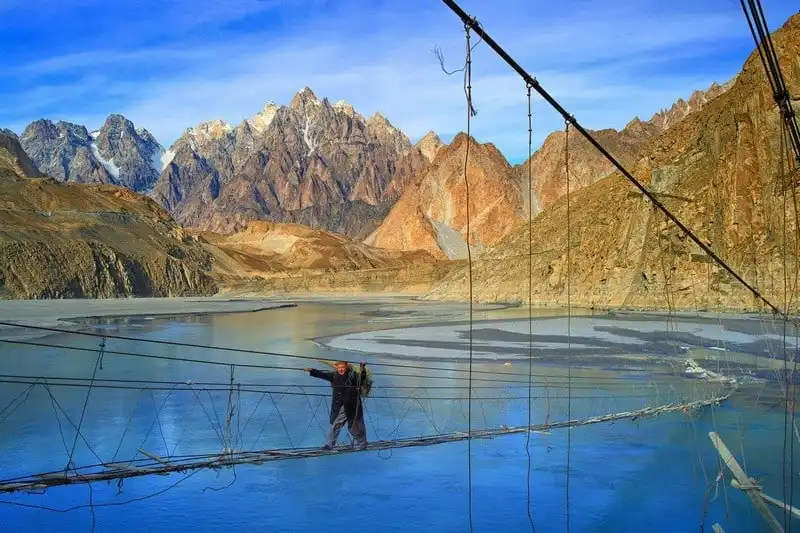 Khám phá những cây cầu đáng sợ nhất thế giới