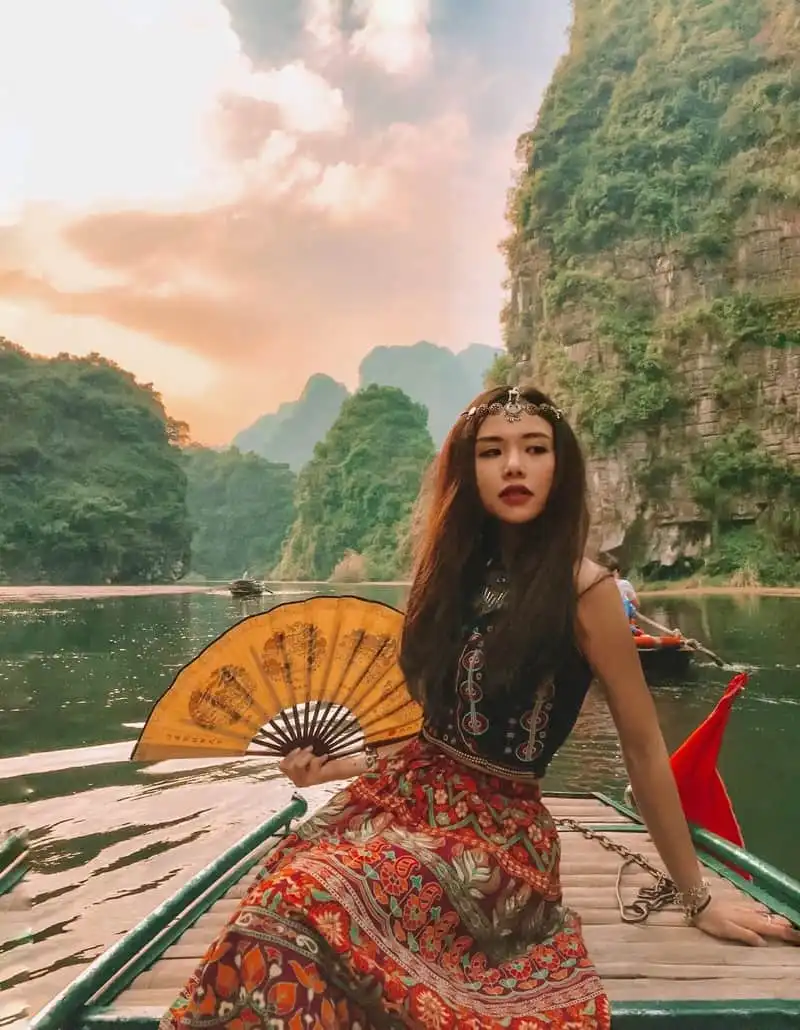 Tạp chí Du lịch Wanderlust Tips | Thế giới muôn màu trong những chuyến đi của cô gái mê du lịch
