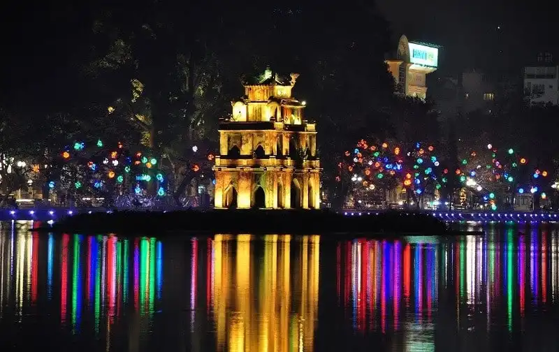 Tạp chí Du lịch Wanderlust Tips | Những địa điểm đón Giáng sinh đẹp nhất ở Hà Nội