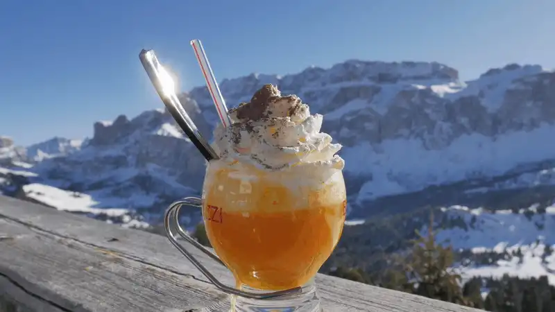 Tạp chí du lịch Wanderlust Tips Những loại cocktail dành cho Giáng sinh bạn nên thử một lần