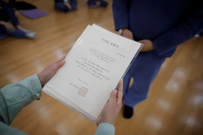 Tạp chí du lịch Wanderlust Tips Quá áp lực, người Hàn Quốc chấp nhận chi 90USD để được "ngồi tù"