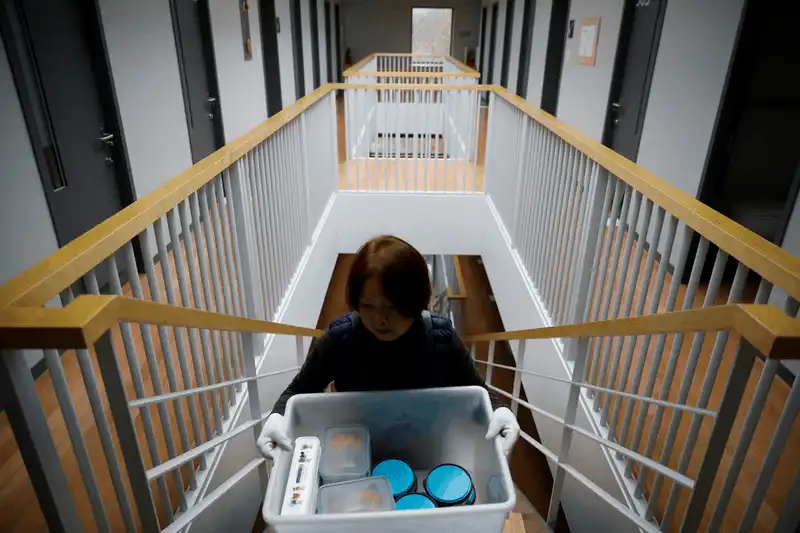 Tạp chí du lịch Wanderlust Tips Quá áp lực, người Hàn Quốc chấp nhận chi 90USD để được "ngồi tù"