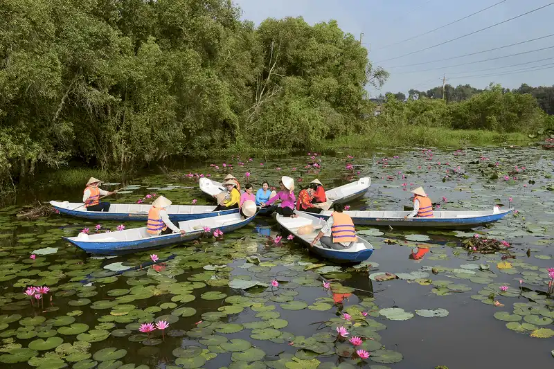 Tạp chí Du lịch Wanderlust Tips Vui chơi quên lối về tại làng nổi Tân Lập, Long An