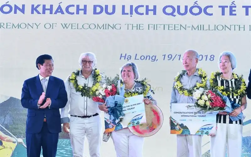 Việt Nam đón vị khách quốc tế thứ 15 triệu tại Cảng tàu chuyên biệt Hạ Long 6 Tạp chí du lịch Wanderlust Tips | Việt Nam đón vị khách quốc tế thứ 5 triệu tại Cảng tàu chuyên biệt Hạ Long