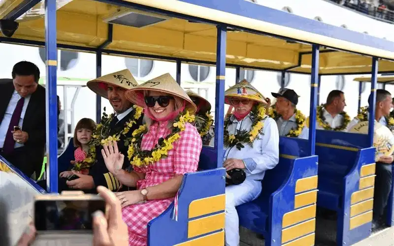 Tạp chí du lịch Wanderlust Tips | Việt Nam đón vị khách quốc tế thứ 15 triệu tại Cảng tàu chuyên biệt Hạ Long