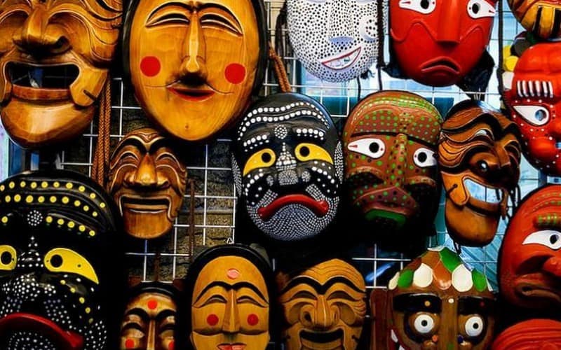 Tạp chí Du lịch Wanderlust Tips Bí ẩn sau chiếc mặt nạ truyền thống Hàn Quốc
