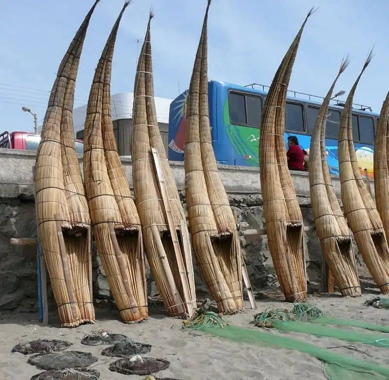 Tạp chí Wanderlust Tips Độc đáo thuyền Reed làm bằng lau sậy ở Peru