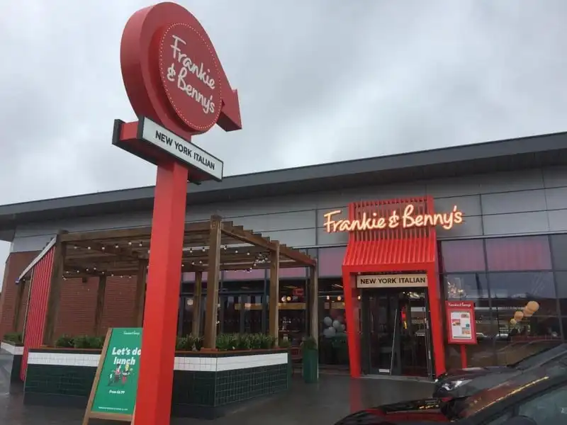 Tạp chí Wanderlust Tips Trẻ được ăn miễn phí tại Frankie & Benny's nếu bố mẹ không dùng điện thoại