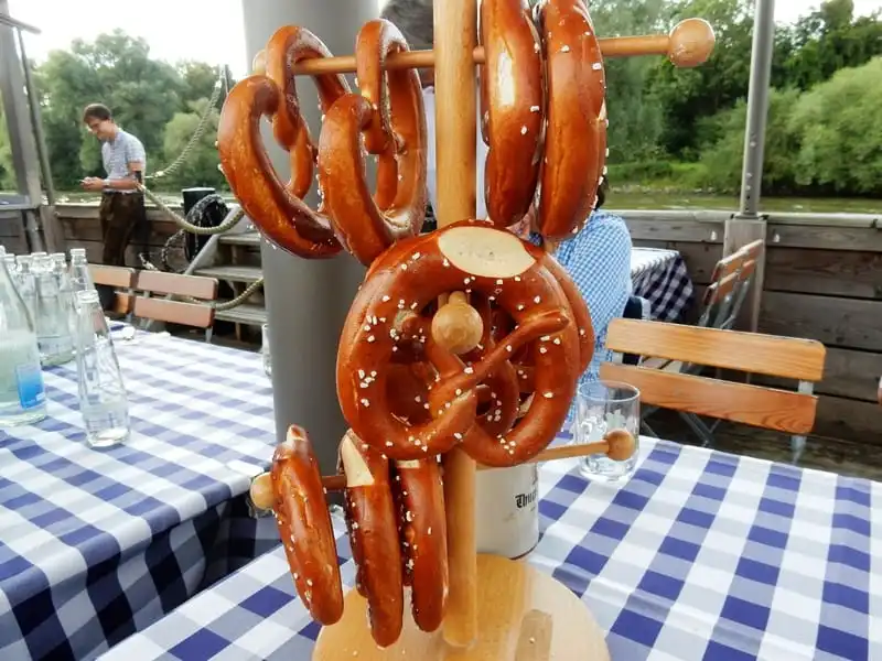 Tạp chí Du lịch Wanderlust Tips Khám phá hương vị đặc sắc của ẩm thực Đức