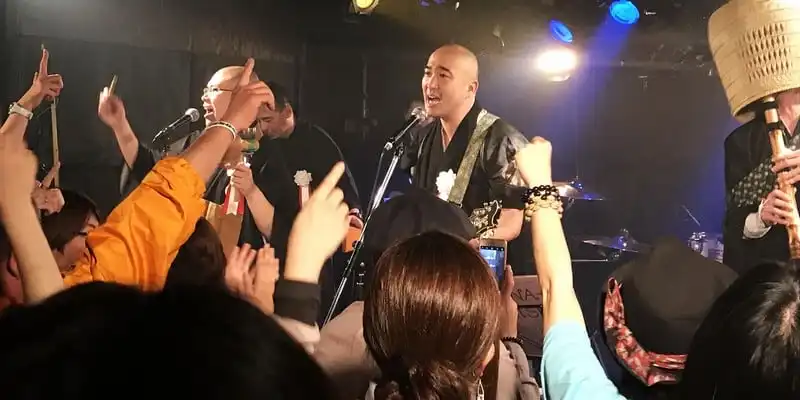 Tạp chí Wanderlust Tips Vowz Bar: Nơi trú ẩn bình yên giữa lòng Tokyo