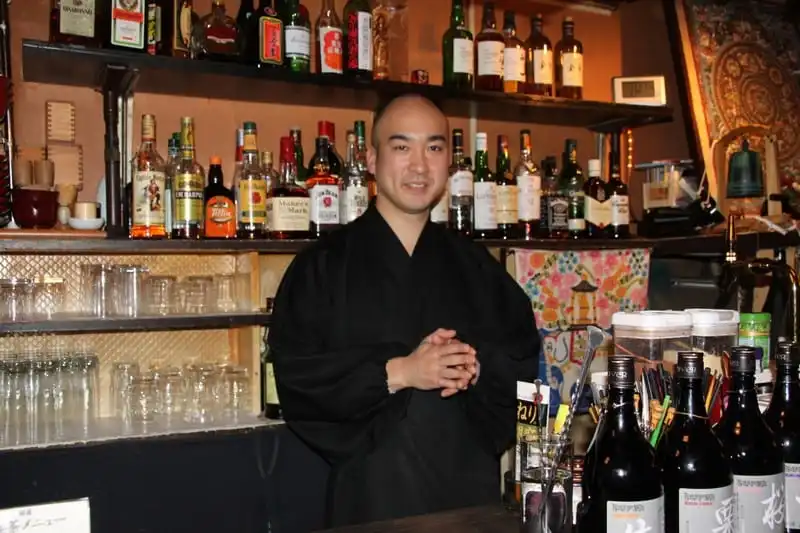 Tạp chí Wanderlust Tips Vowz Bar: Nơi trú ẩn bình yên giữa lòng Tokyo