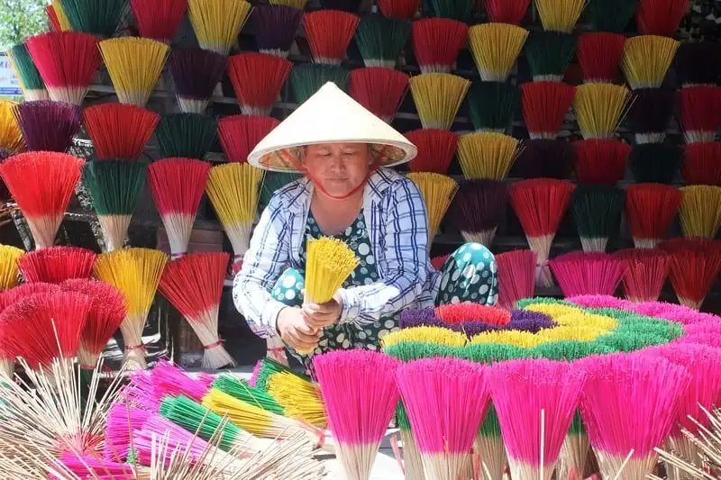 Tạp chí Du lịch Wanderlust Tips Rực rỡ sắc màu làng hương Thủy Xuân, Huế