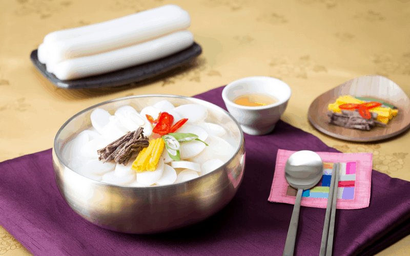 Tteokguk: Món ăn truyền thống ngày tết xứ Hàn 5 Tạp chí Du lịch Wanderlust Tips Tteokguk - Món ăn truyền thống ngày tết xứ Hàn