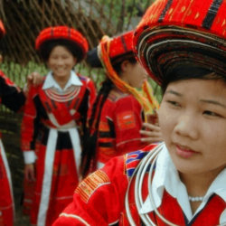 Wanderlust Tips nguoi pa then va tuc tho bat nuoc la bia