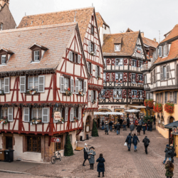 Tạp chí Du lịch Wanderlust Tips Colmar trên con đường rượu vang Alsace - điểm đến