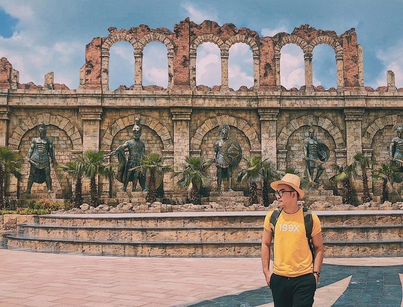 Tạp chí Du lịch Wanderlust Tips | Chàng trai gây ấn tượng với những hình ảnh du lịch thú vị