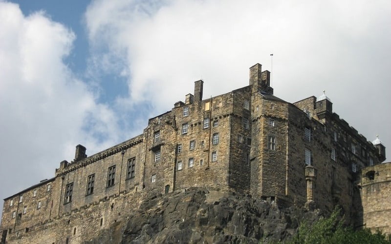 Tạp chí Du lịch Wanderlust Tips | Bí ẩn lâu đài ma ám Edinburgh ở vương quốc Anh