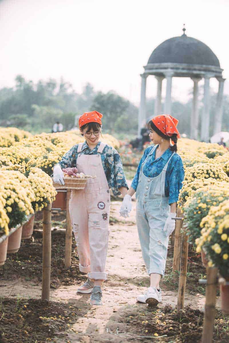 Tạp chí Du lịch Wanderlust Tips | Ghi dấu kỷ niệm thời áo trắng nơi thảo nguyên hoa mộng mơ