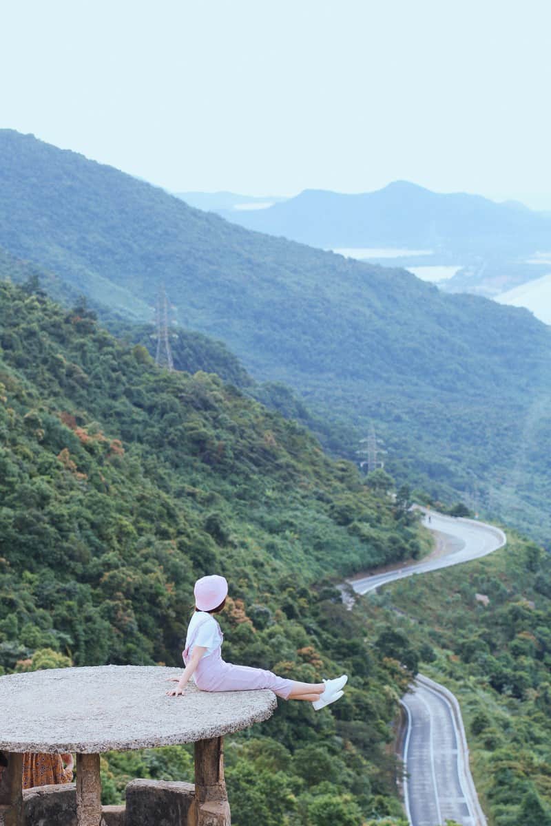 Tạp chí Du lịch Wanderlust Tips | Chuyện tình ngọt lịm tim của cặp đôi "nắm tay em đi muôn nơi"