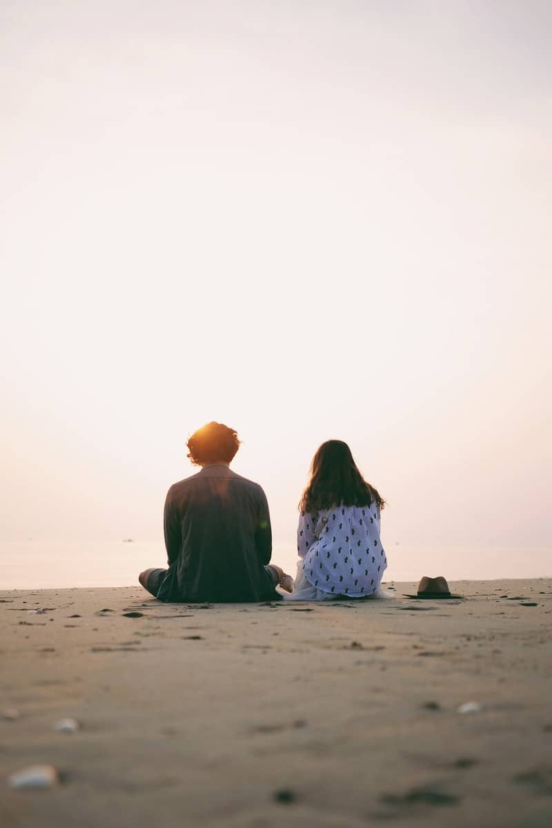 Tạp chí Du lịch Wanderlust Tips | Chuyện tình ngọt lịm tim của cặp đôi "nắm tay em đi muôn nơi"