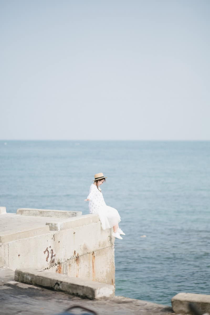 Tạp chí Du lịch Wanderlust Tips | Chuyện tình ngọt lịm tim của cặp đôi "nắm tay em đi muôn nơi"