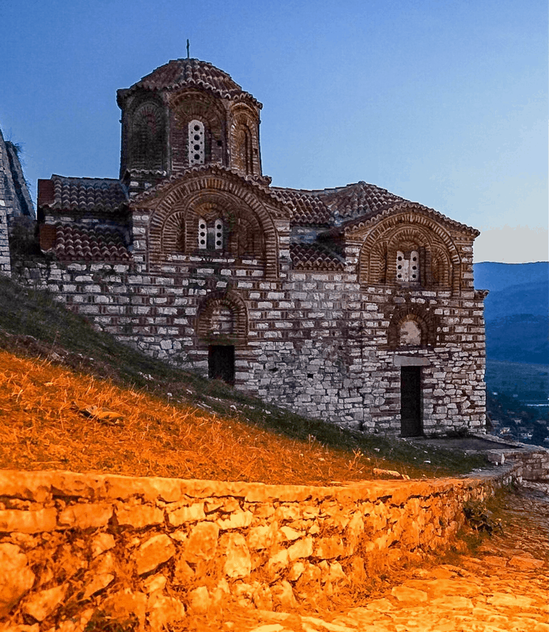 Ghé thăm Berat: Thành phố với 1001 ô cửa sổ 7 Tạp chí Du lịch Wanderlust Tips Ghé thăm Berat - Thành phố với 1001 ô cửa sổ