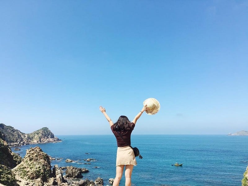 Tạp chí Du lịch Wanderlust Tips | Khám phá những bãi biển đẹp mê ly ở Quy Nhơn