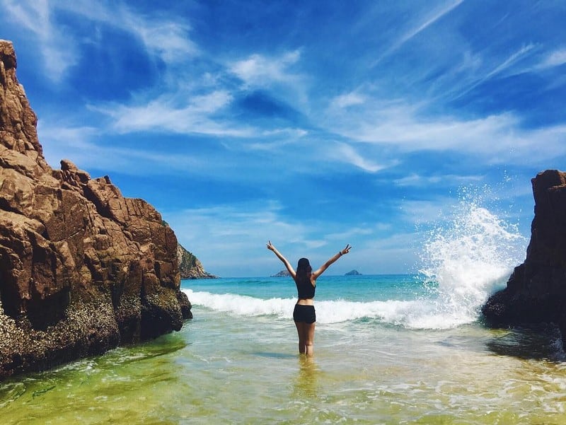 Tạp chí Du lịch Wanderlust Tips | Khám phá những bãi biển đẹp mê ly ở Quy Nhơn