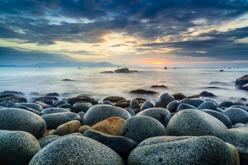 Tạp chí Du lịch Wanderlust Tips | Khám phá những bãi biển đẹp mê ly ở Quy Nhơn