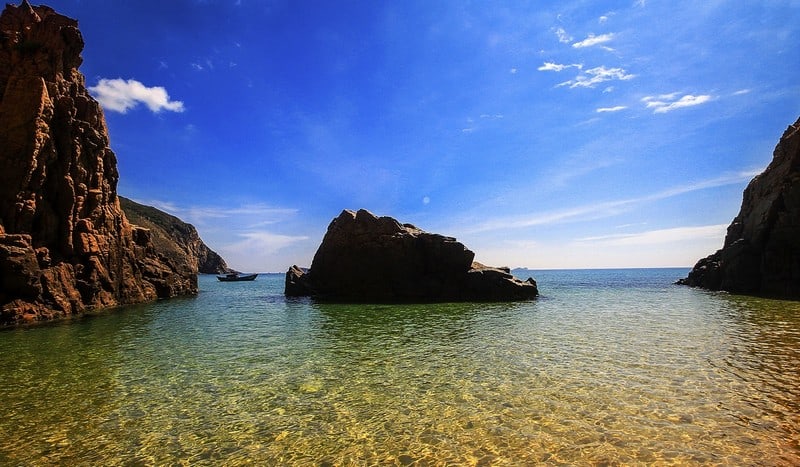 Tạp chí Du lịch Wanderlust Tips | Khám phá những bãi biển đẹp mê ly ở Quy Nhơn