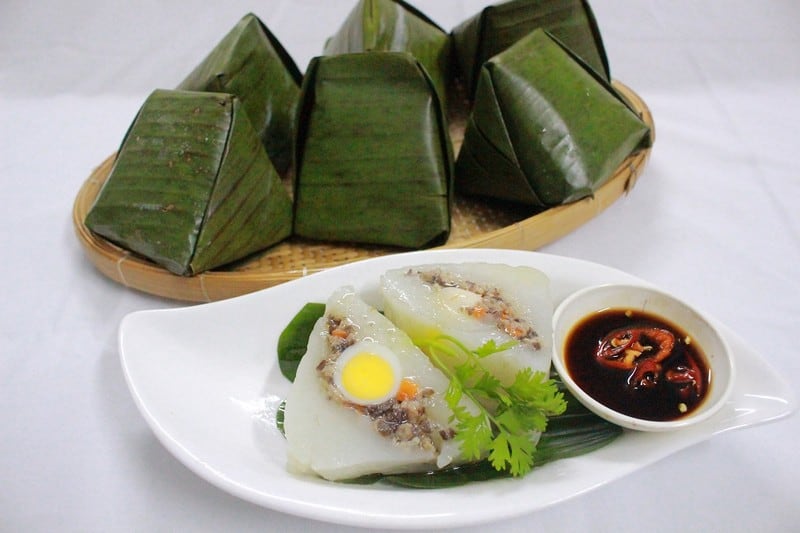 Tạp chí Du lịch Wanderlust Tips | Ẩm thực Việt Nam với những loại bánh "giấu mình trong lá"