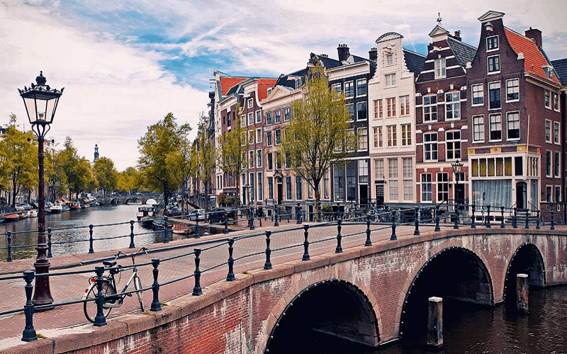 Tạp chí Du lịch Wanderlust Tips Kinh nghiệm khám phá Amsterdam bình yên và thơ mộng