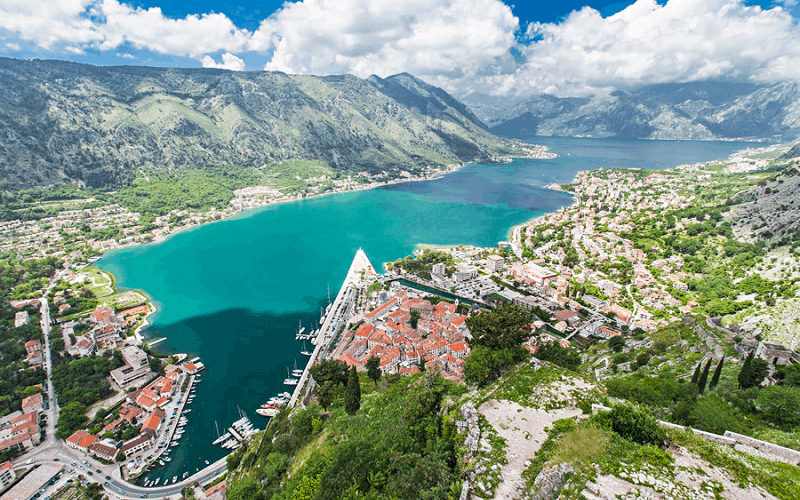 Wanderlust Tips phai long Montenegro qua nhung buc tranh ve bia