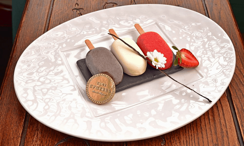 Tạp chí Du lịch Wanderlust Tips Cafe Pushkin: Khi ăn uống là cả một nghệ thuật