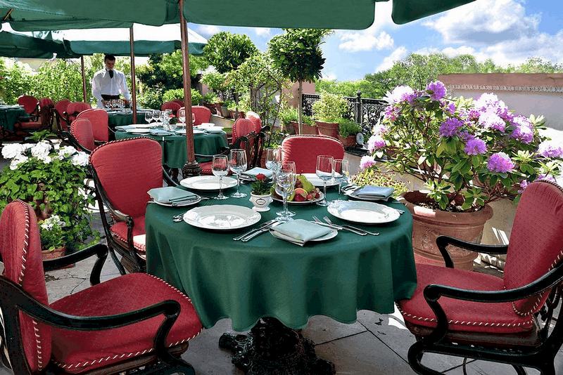 Tạp chí Du lịch Wanderlust Tips Cafe Pushkin: Khi ăn uống là cả một nghệ thuật