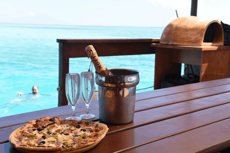 Sắc màu nhiệt đới tại quán bar nổi Cloud 9 trên đảo Fiji 6 Tạp chí Du lịch Wanderlust Tips Sắc màu nhiệt đới tại quán bar nổi Cloud 9, đảo Fiji