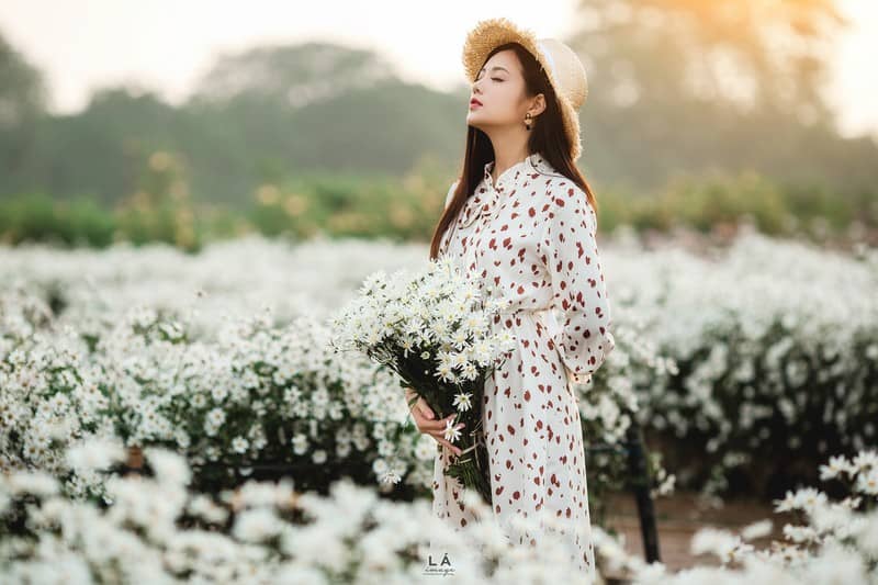 Tạp chí Du lịch Wanderlust Tips | Thiếu nữ Hà thành đi qua những mùa hoa