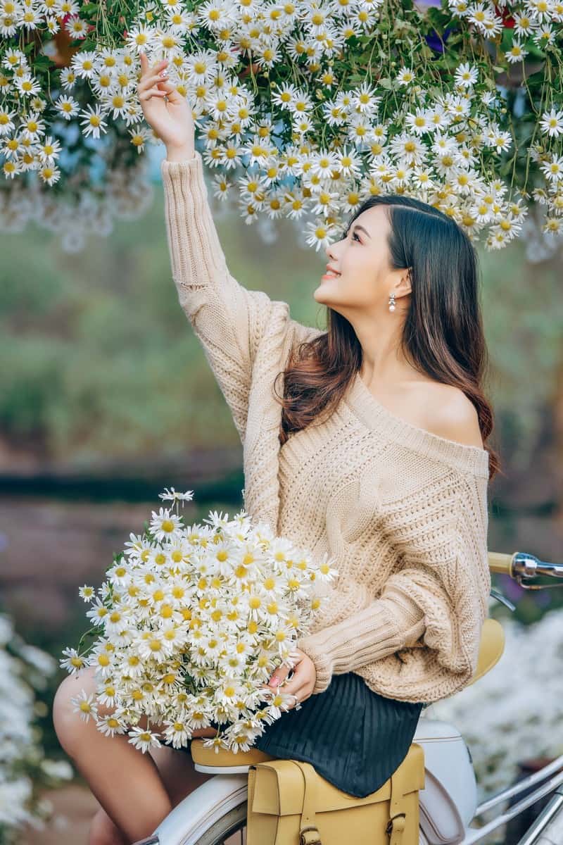 Tạp chí Du lịch Wanderlust Tips | Thiếu nữ Hà thành đi qua những mùa hoa