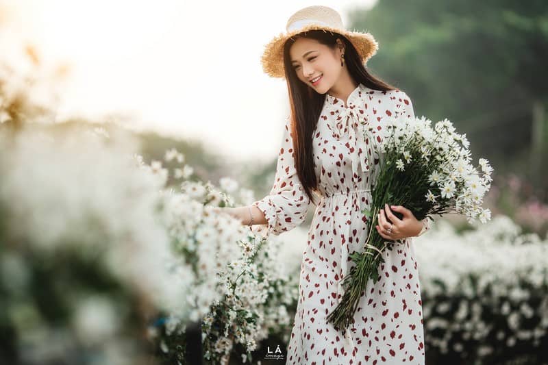 Tạp chí Du lịch Wanderlust Tips | Thiếu nữ Hà thành đi qua những mùa hoa