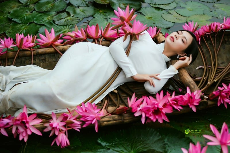 Tạp chí Du lịch Wanderlust Tips | Thiếu nữ Hà thành đi qua những mùa hoa